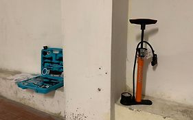 La Maison De L'Artiste & Bike Room